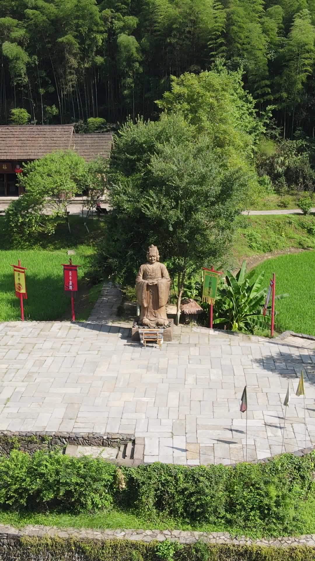静谧的乡村雕像
