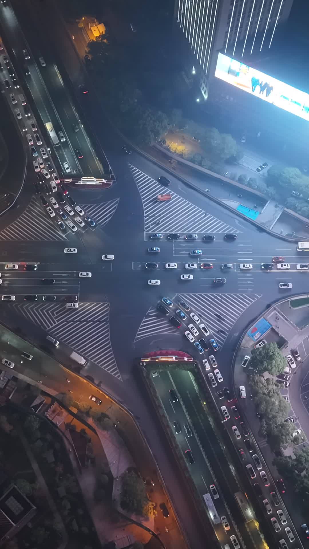 夜幕下的城市交响