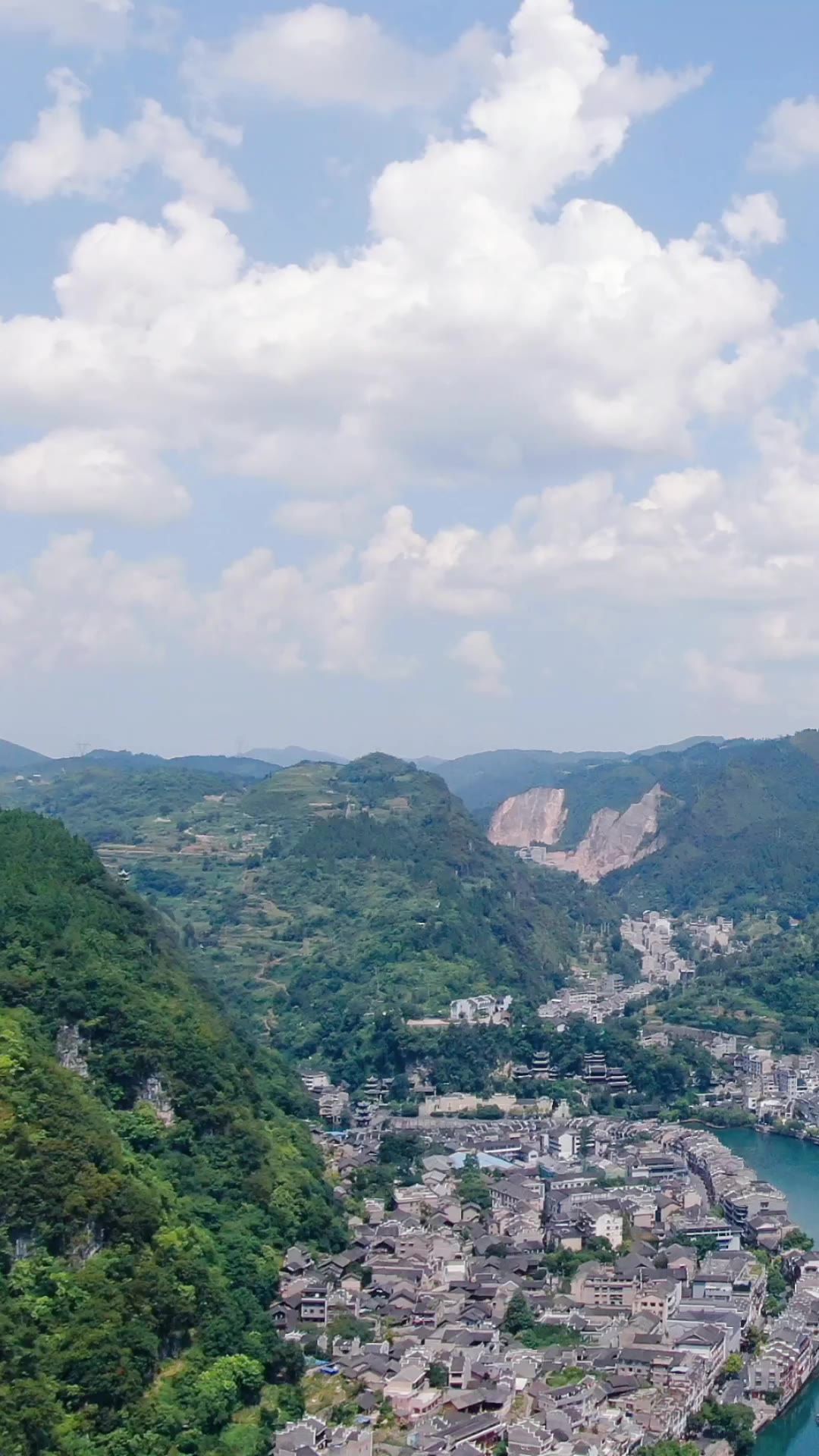  旅游景区贵州镇远古镇全景竖屏