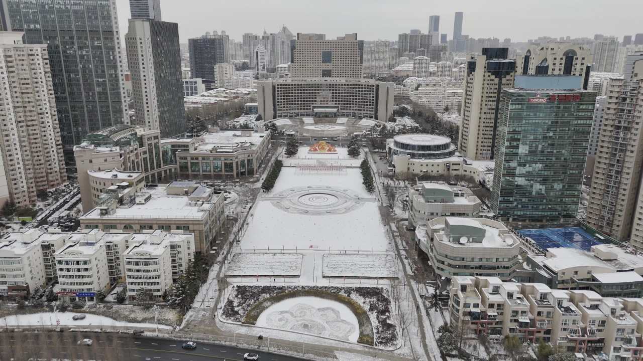 青岛五四广场情人坝海边城市雪景航拍 3
