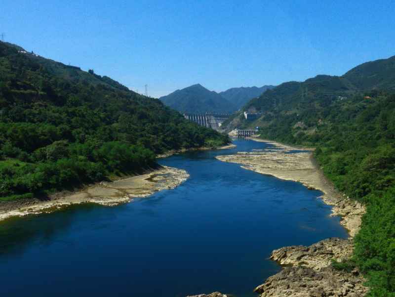 天峨龙滩水电站景观 1