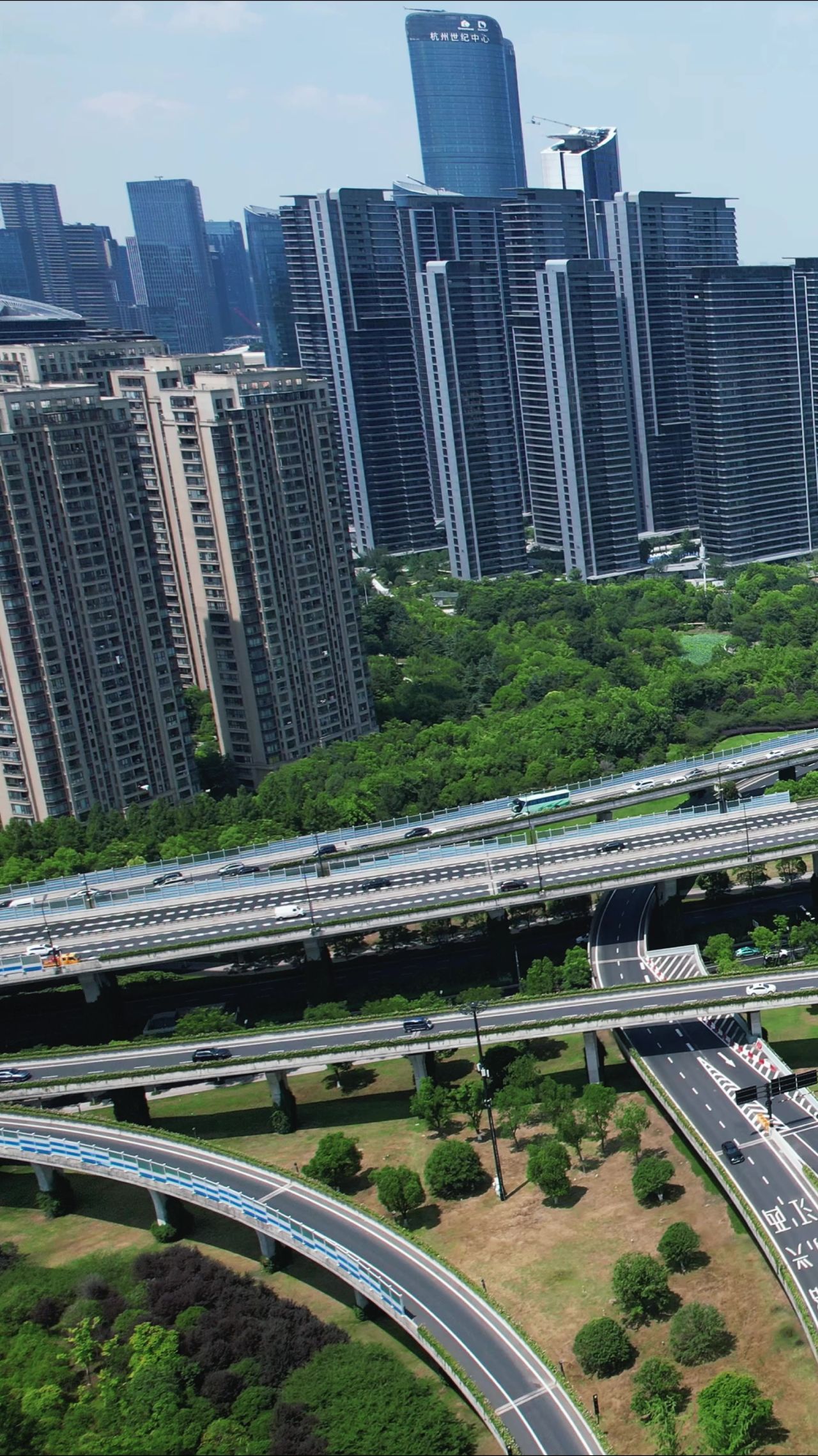 杭州滨江新区城市建设交通竖屏航拍  