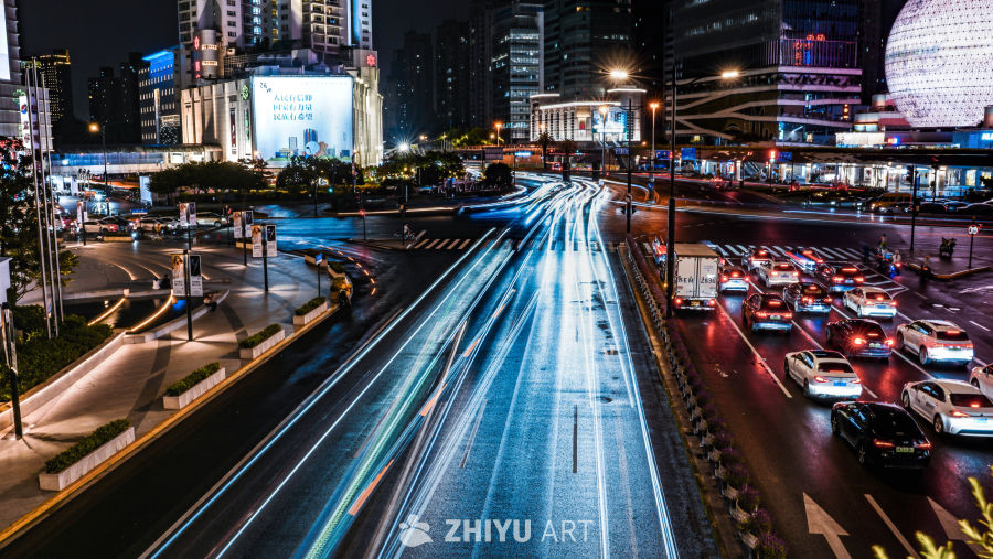夜幕下的城市车流