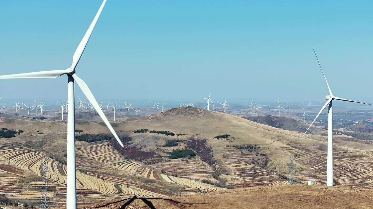 高山梯田风电场日光大风车影子
