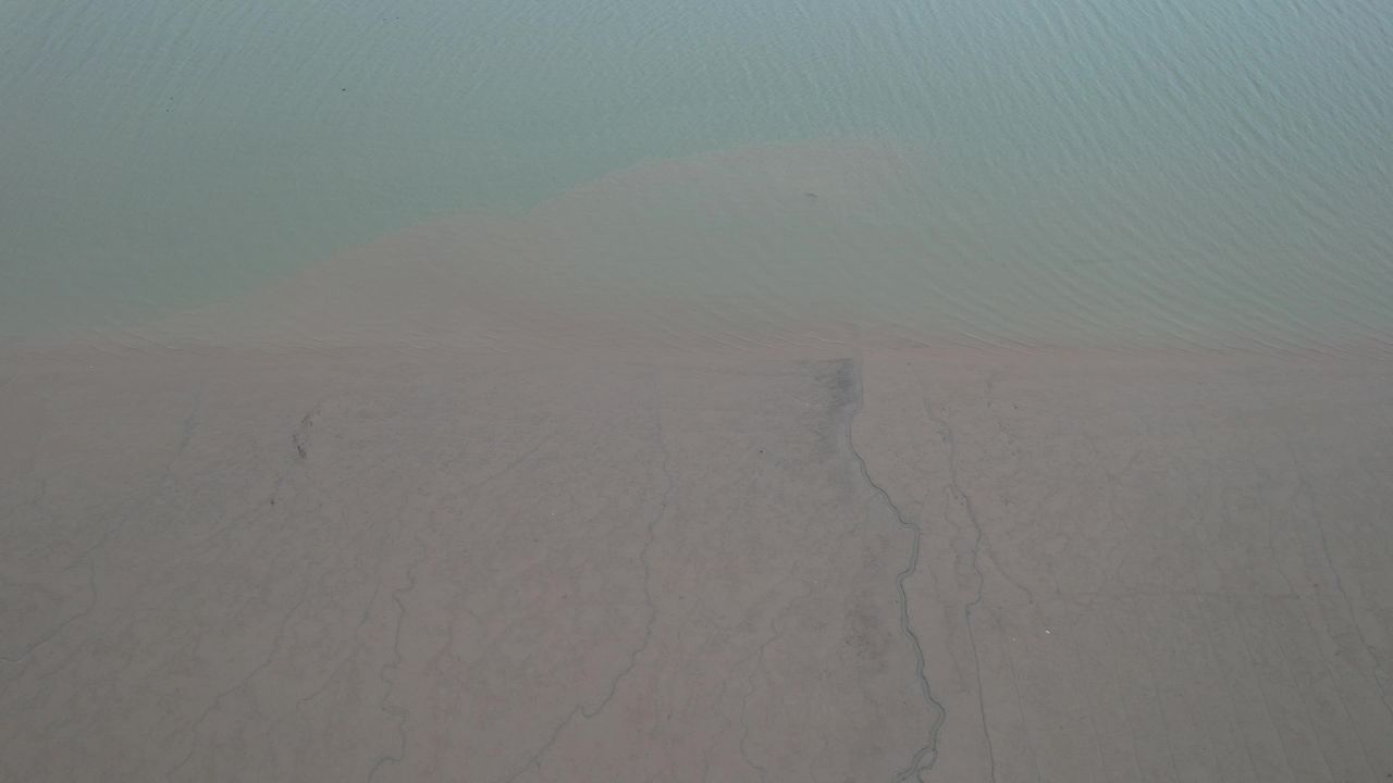 退潮后大海海浪沙滩航拍