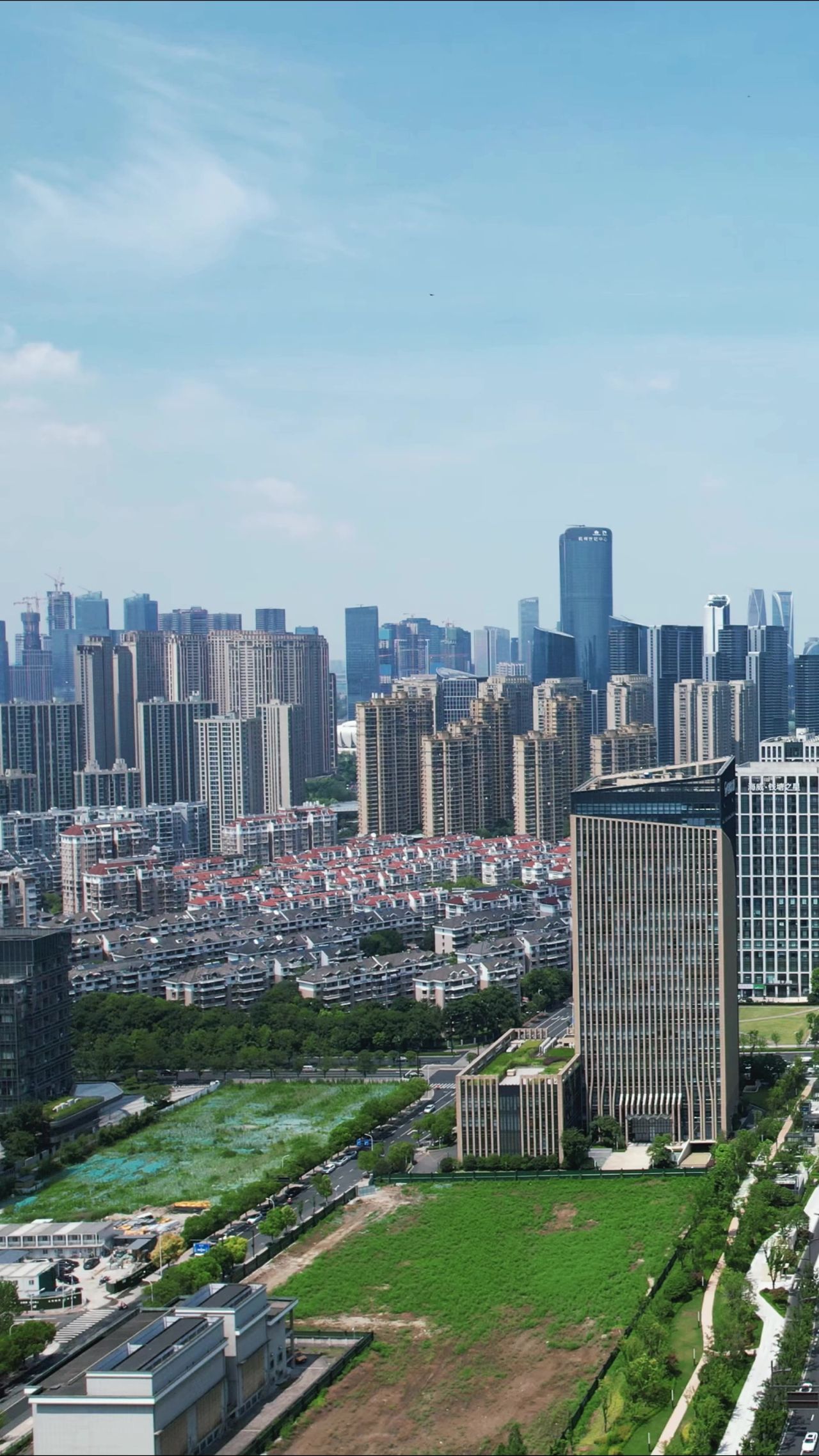 杭州滨江新区城市建设交通竖屏航拍  
