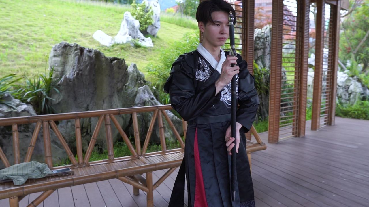 典  狱  司