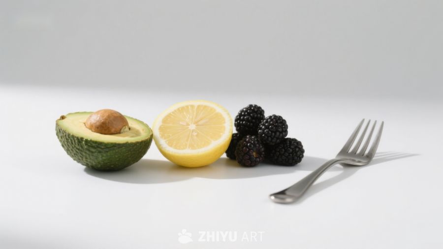 牛油果柠檬黑莓与叉子的静物组合