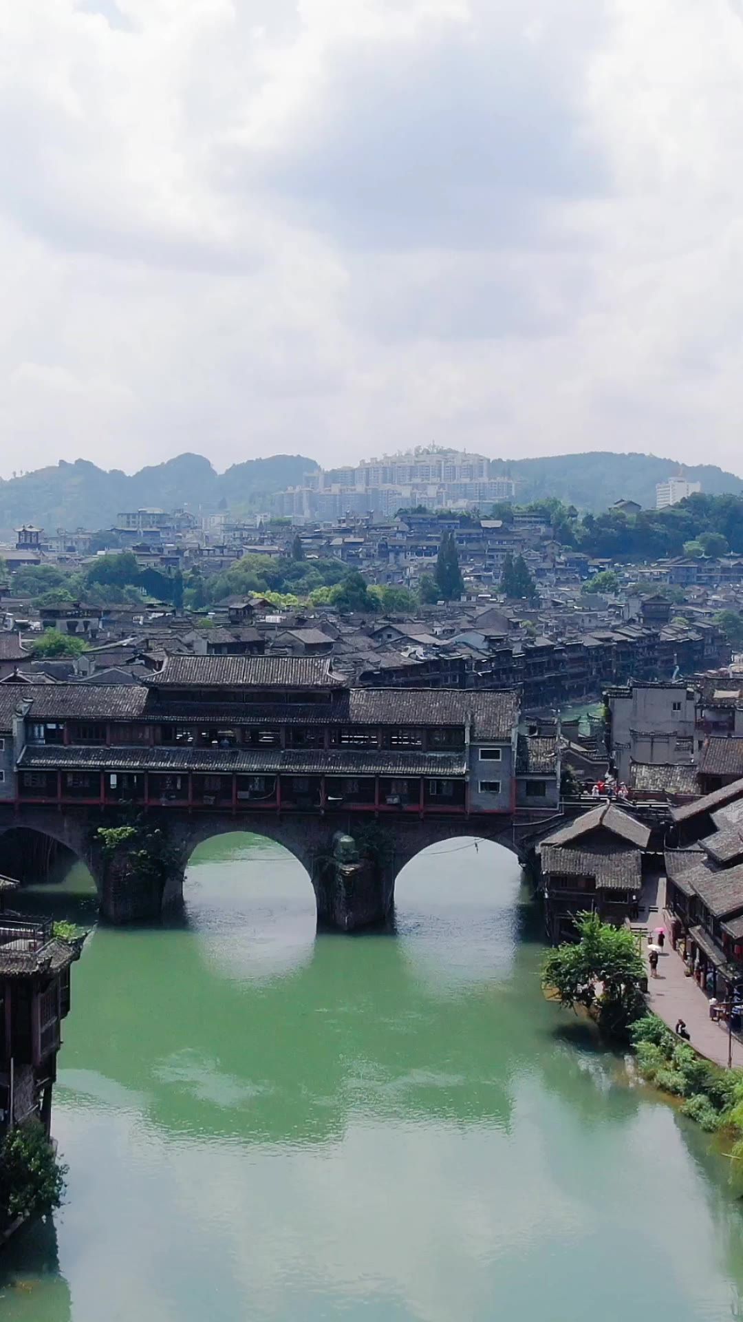  旅游景区湖南湘西凤凰古城竖屏航拍