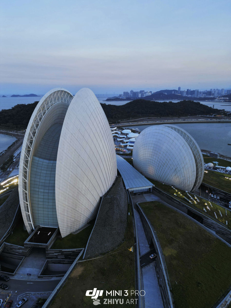 海滨现代建筑群