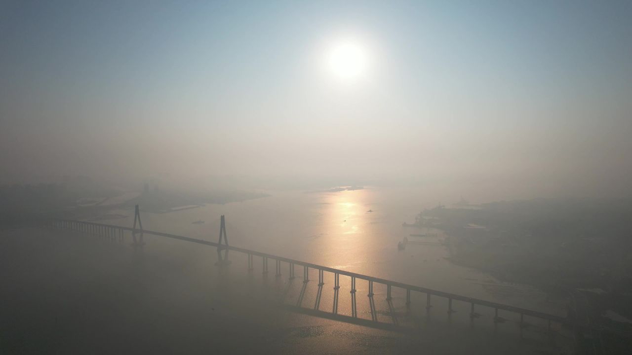 广州湛江城市清晨迷雾日出航拍
