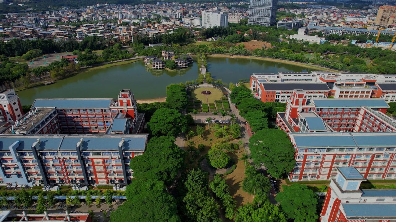 航拍福建中医药大学