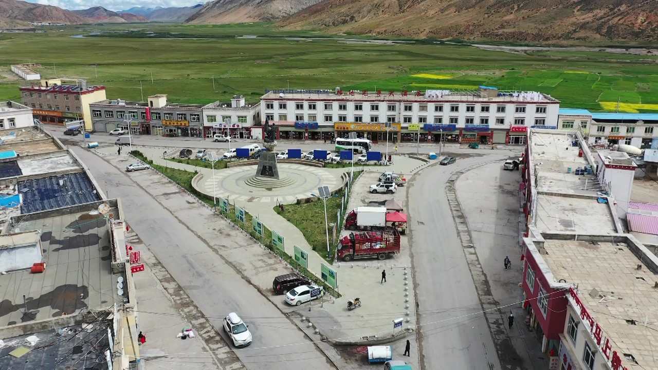 318国道邦达镇航拍风景