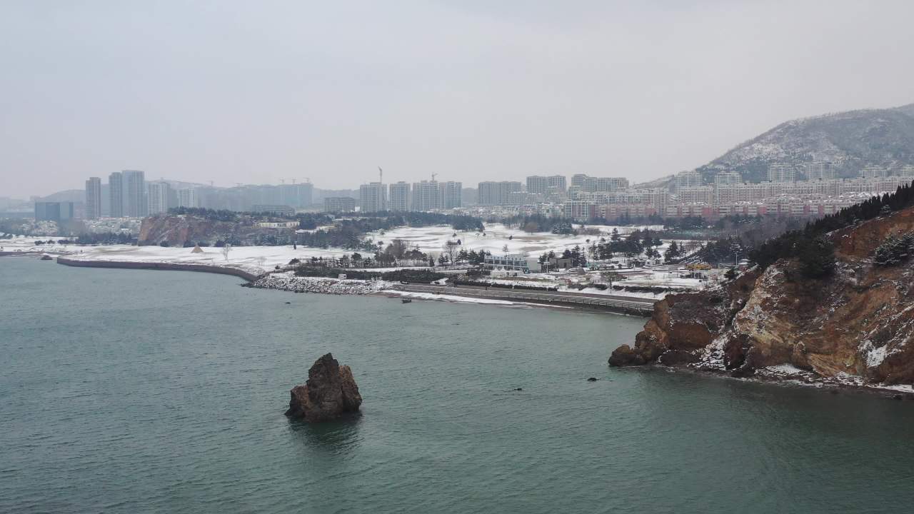 青岛石老人海边雪景航拍 1