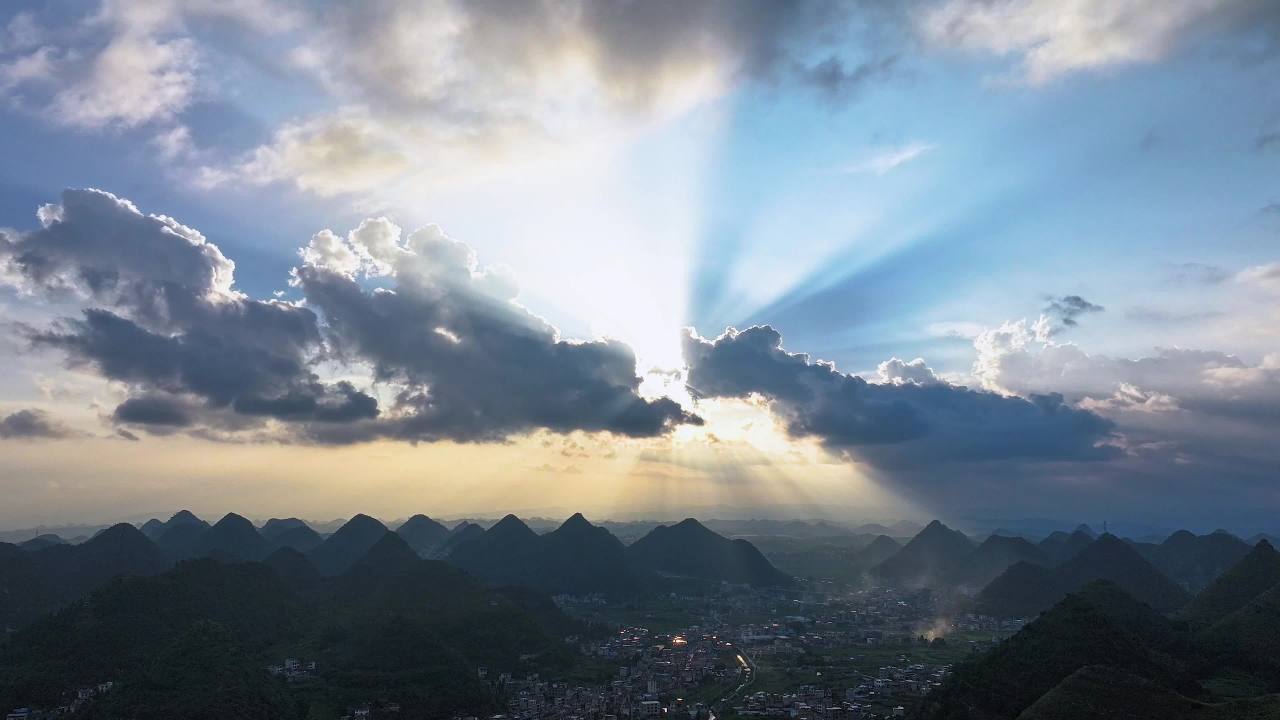 4k延时傍晚耶稣光穿过云层