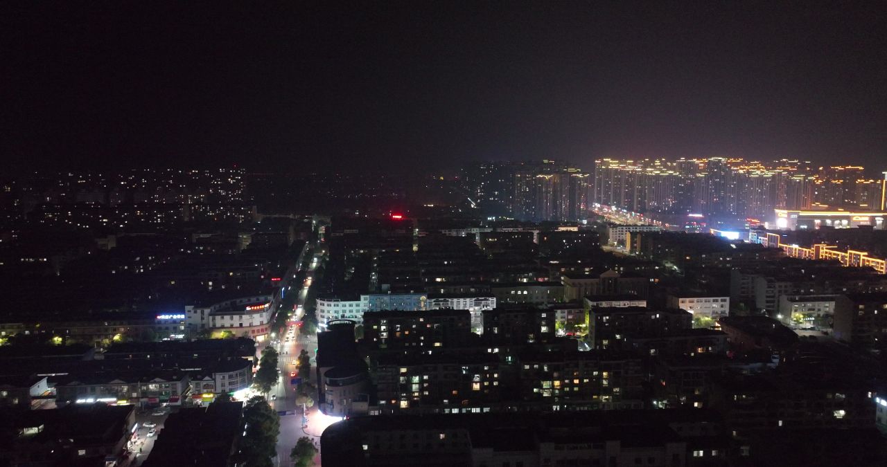 实拍夜景城市建筑