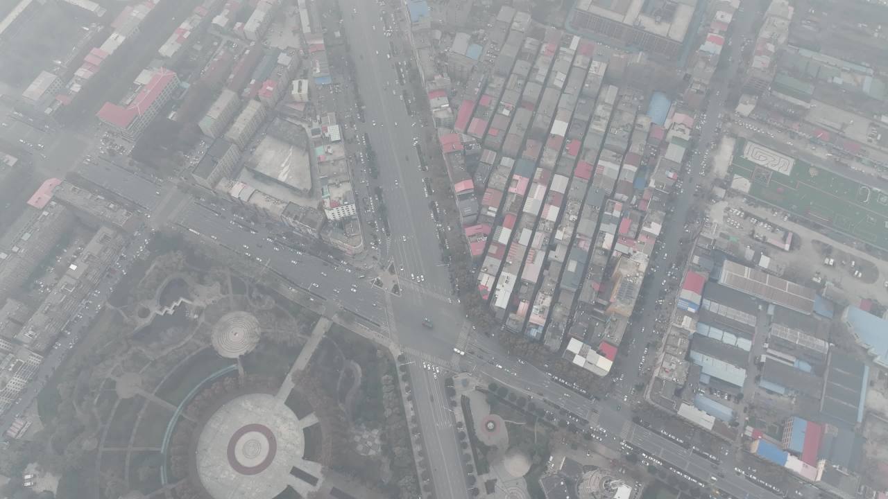 雾中城市交响