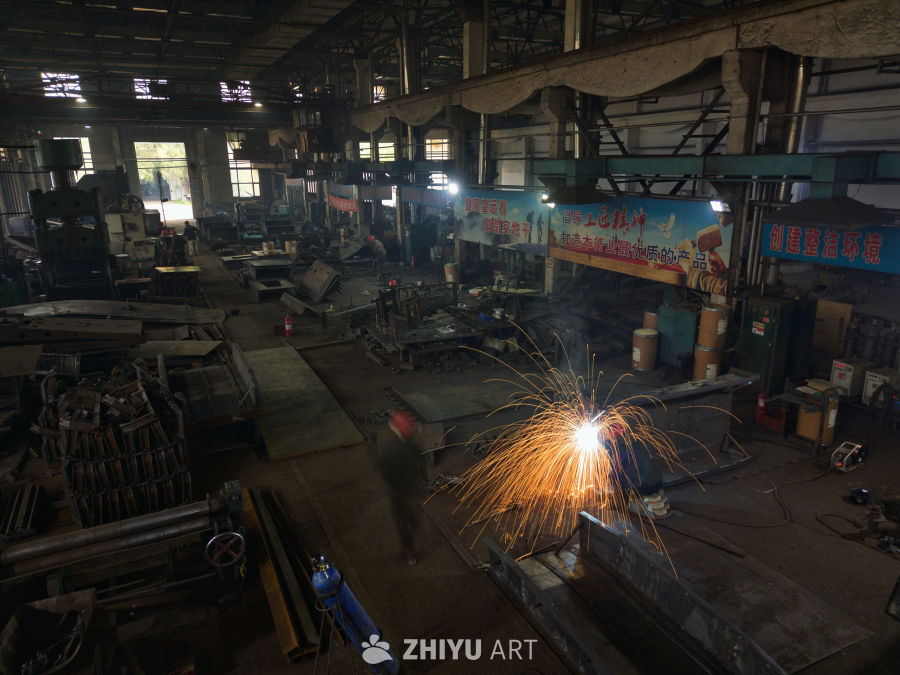 车间里的火花交响