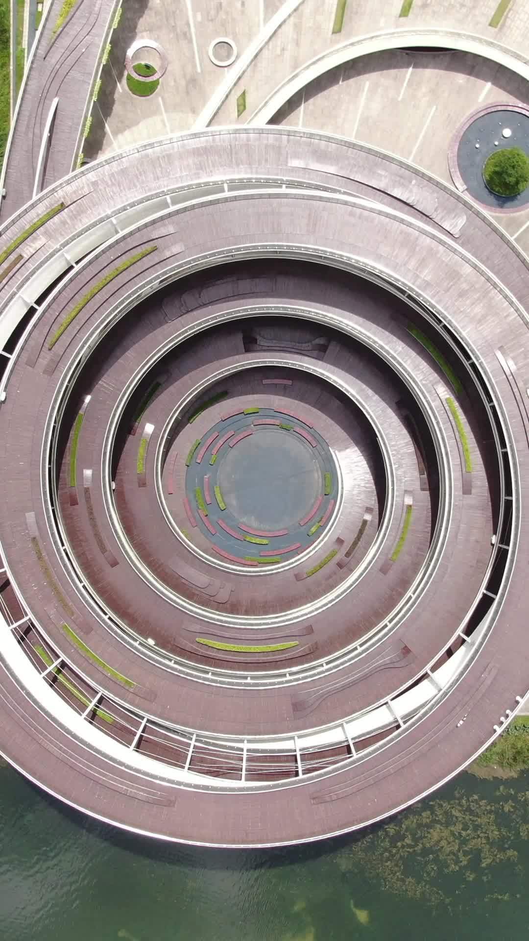 空中俯瞰螺旋楼梯