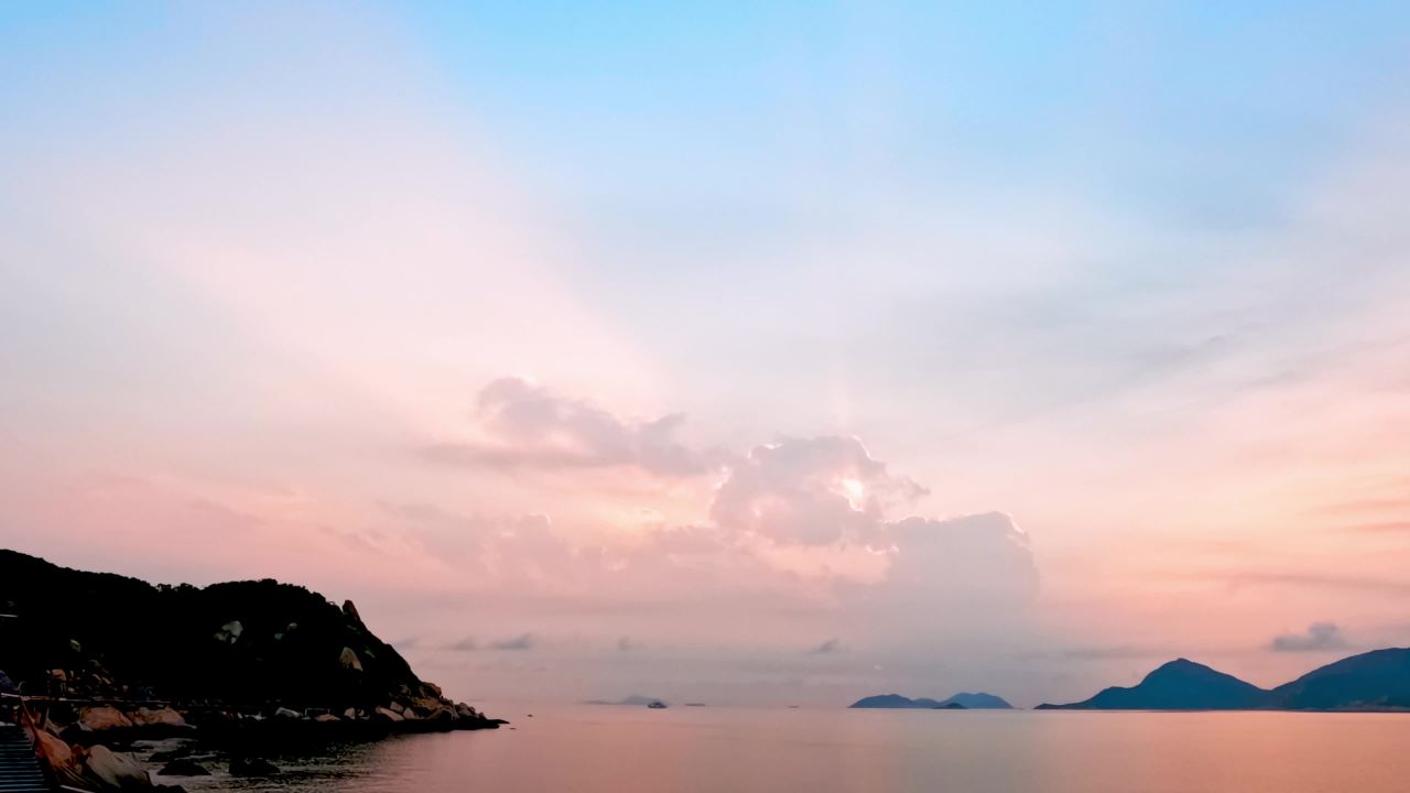 珠海海岛朝霞及山顶风车七
