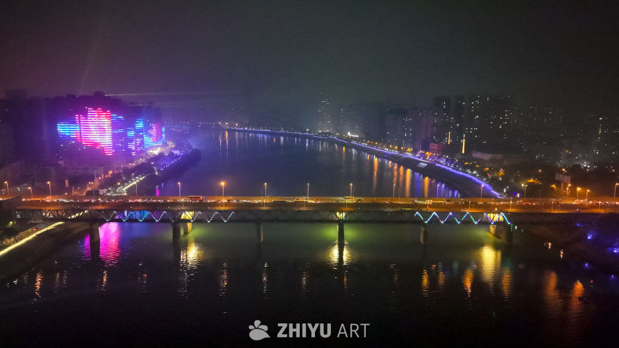 霓虹下的城市之光