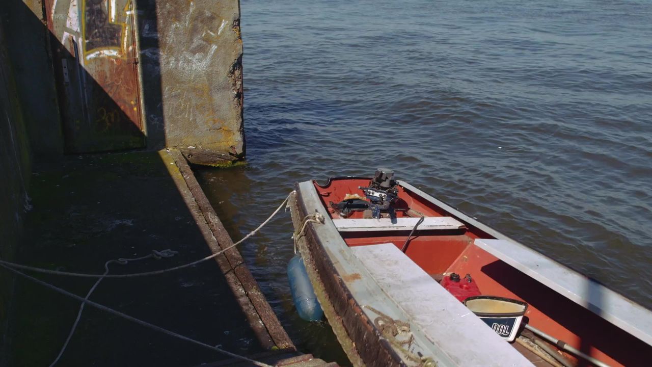 船浮动波水