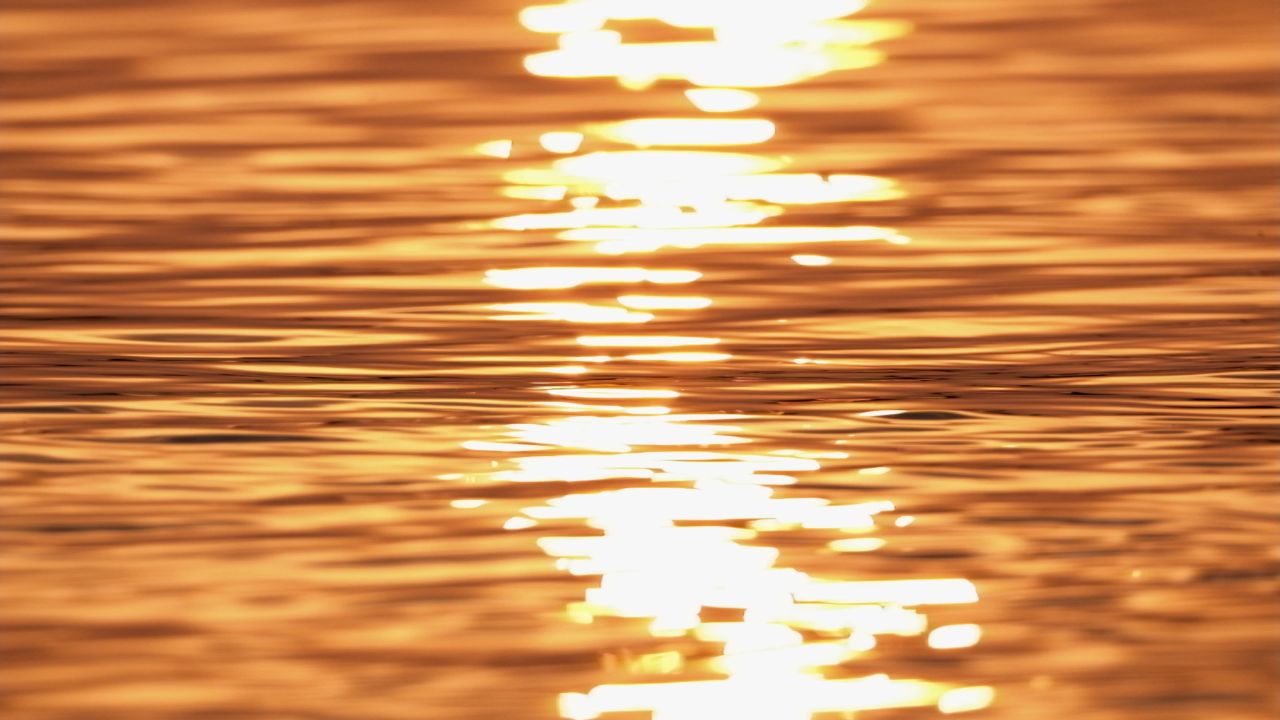 太阳日出日落夕阳逆光刺眼星芒