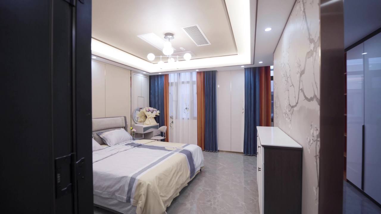 现代温馨卧室