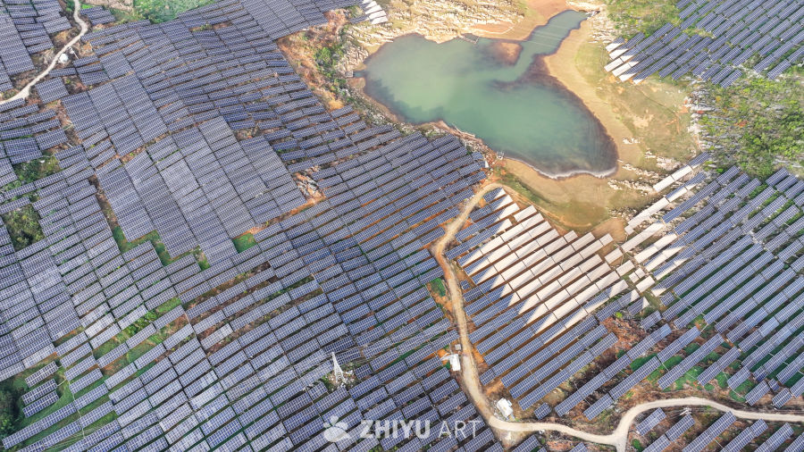 航拍贵州山区光伏发电站 新能源发电 2