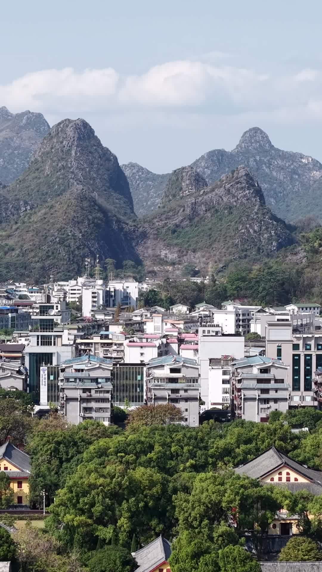 竖版航拍桂林城市建设 (8)