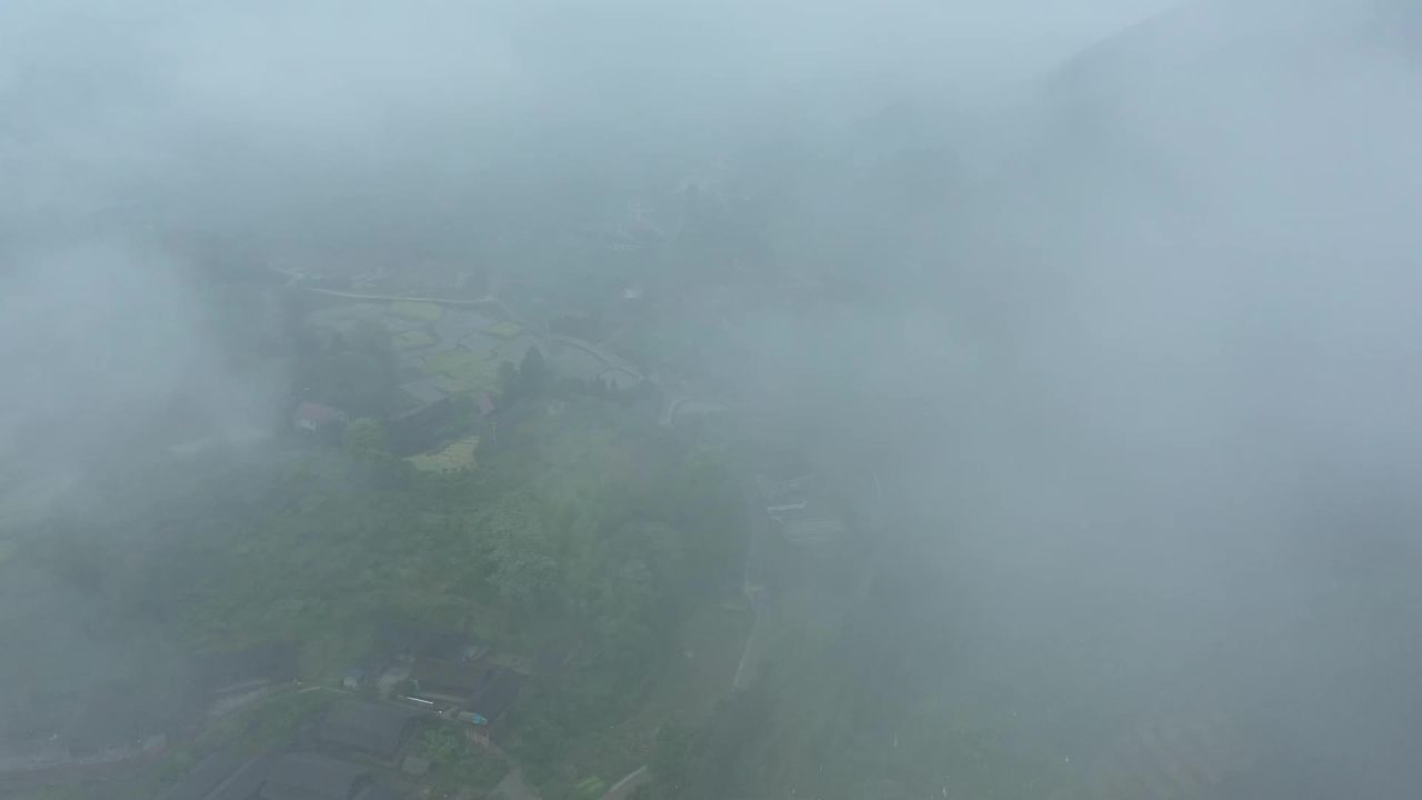 山村烟雨