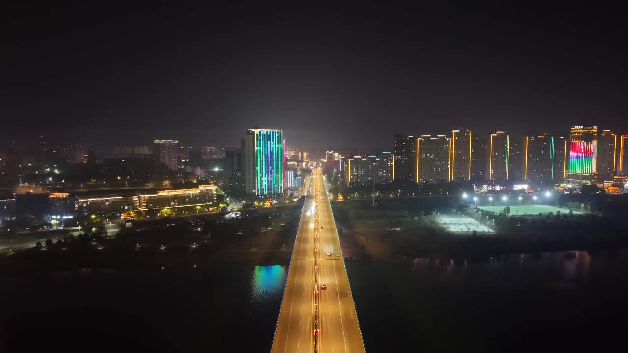 夜幕下的城市之光