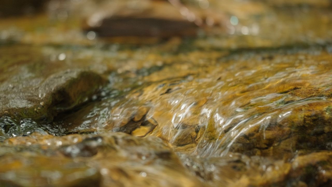 清澈山泉水温泉矿泉水小溪山涧 38