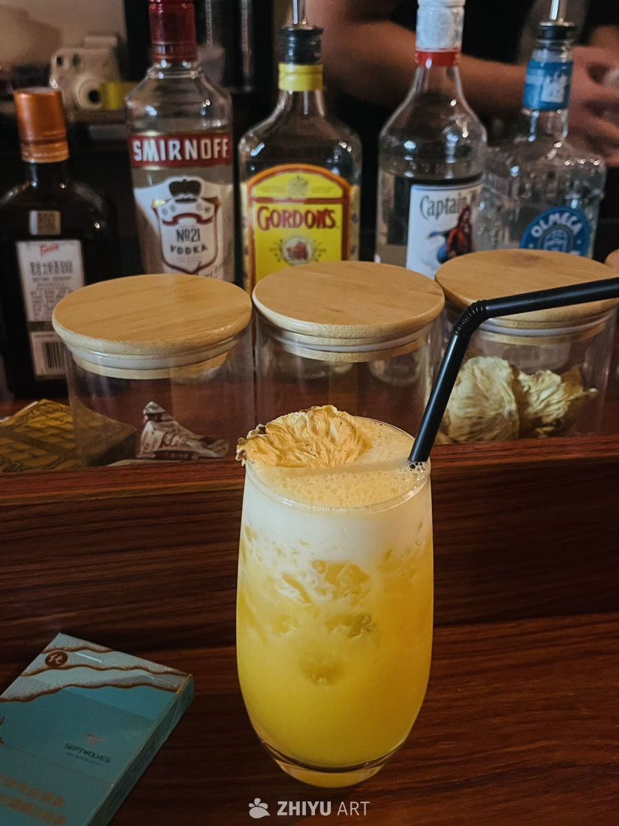 酒吧里的夏日鸡尾酒
