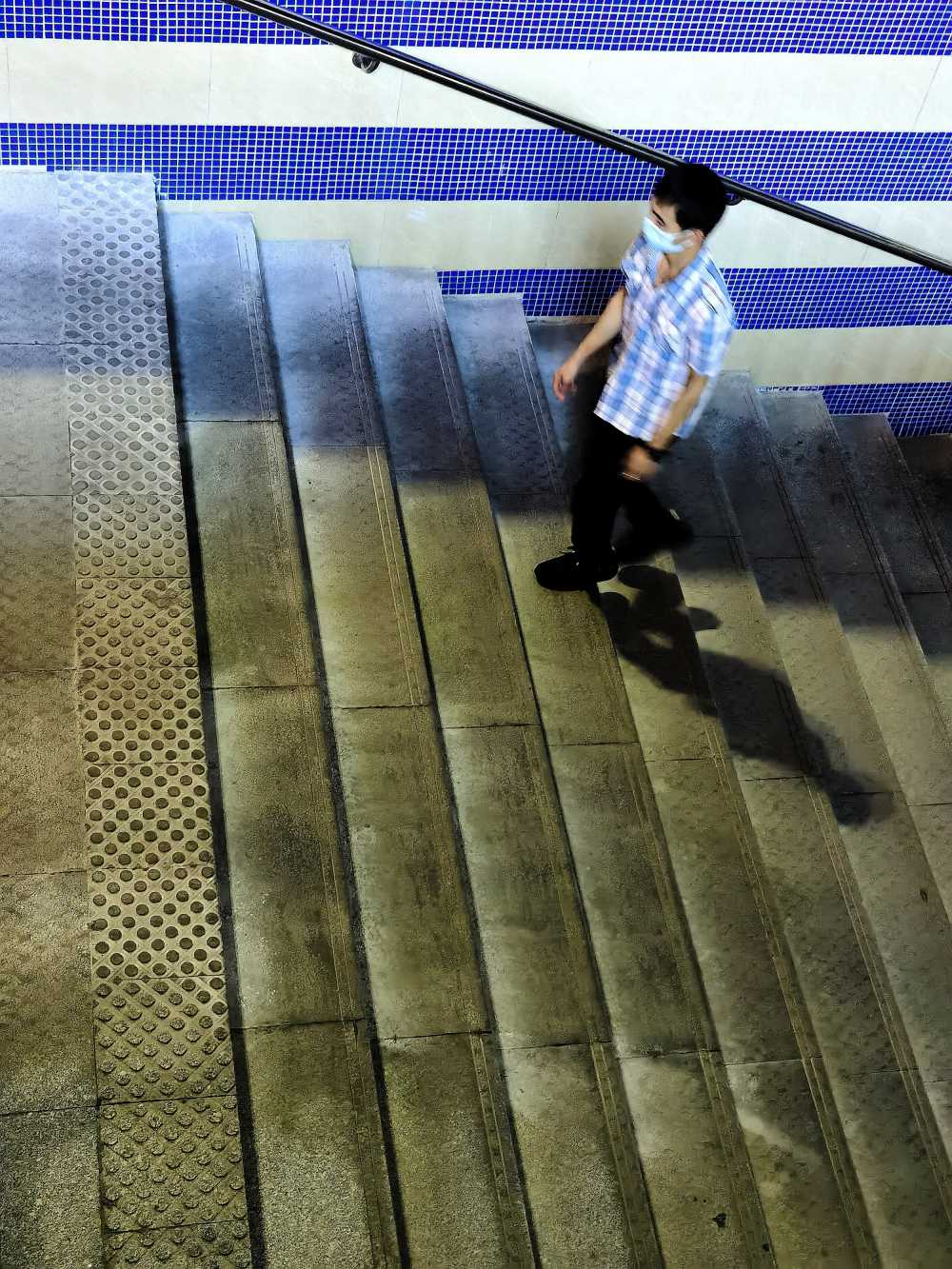 地下通道口