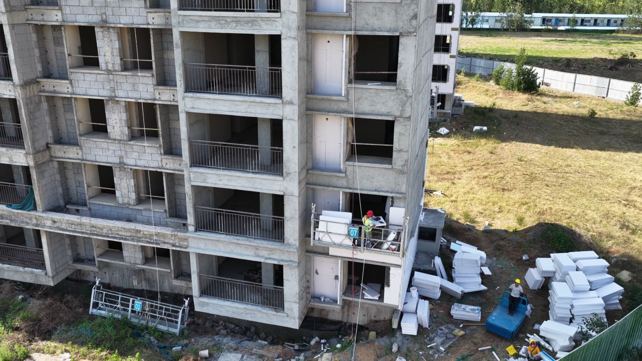 建筑工地高空作业场景