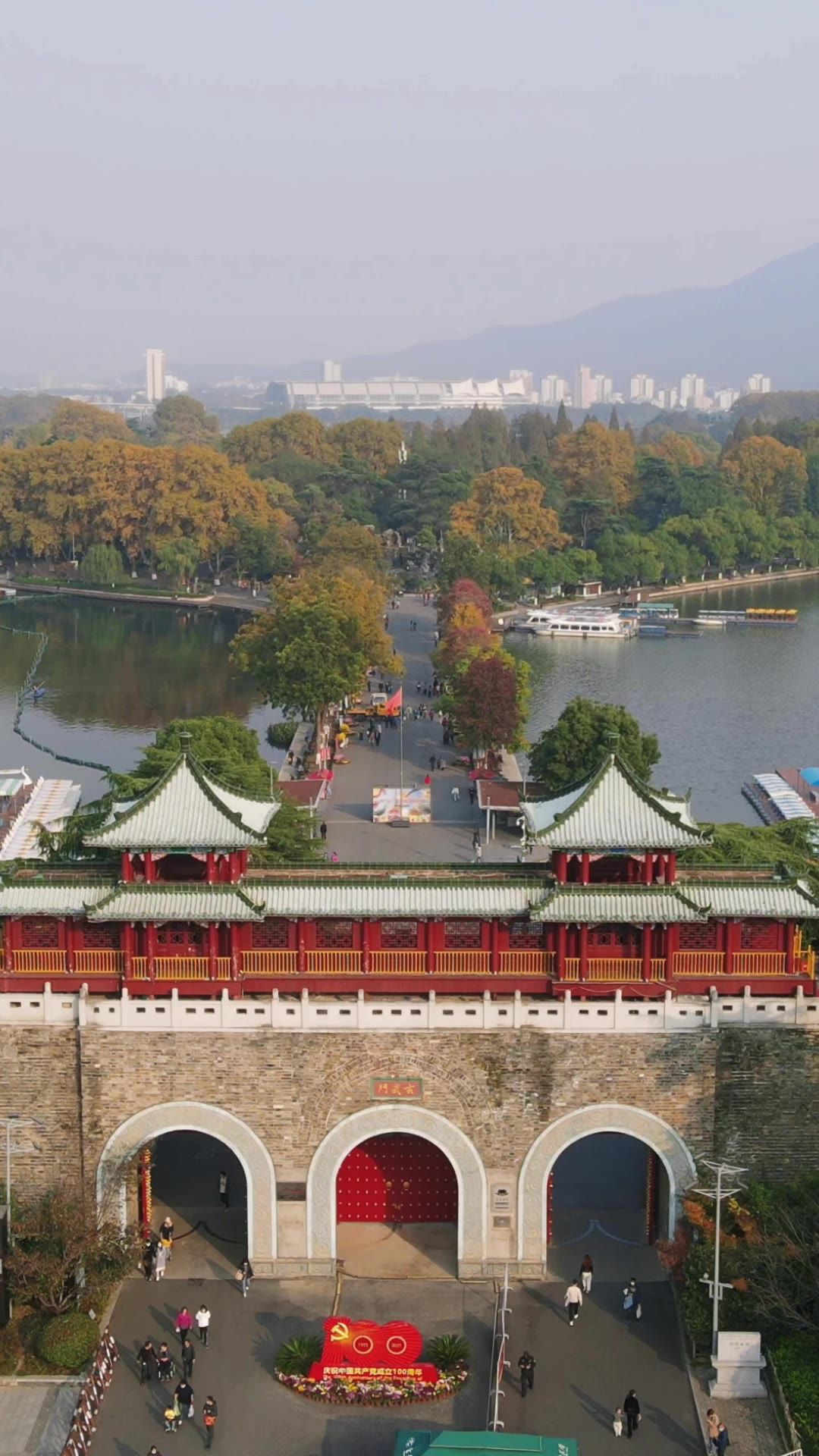 旅游景区南京玄武湖秋天竖屏