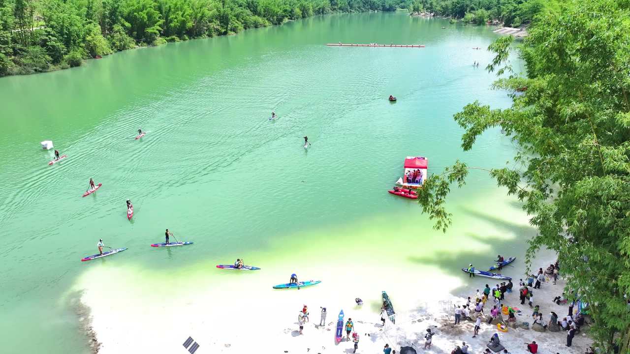 4k美丽乡村  山水河流  户外水上旅游