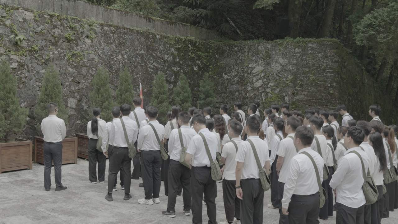 整齐列队的集体活动