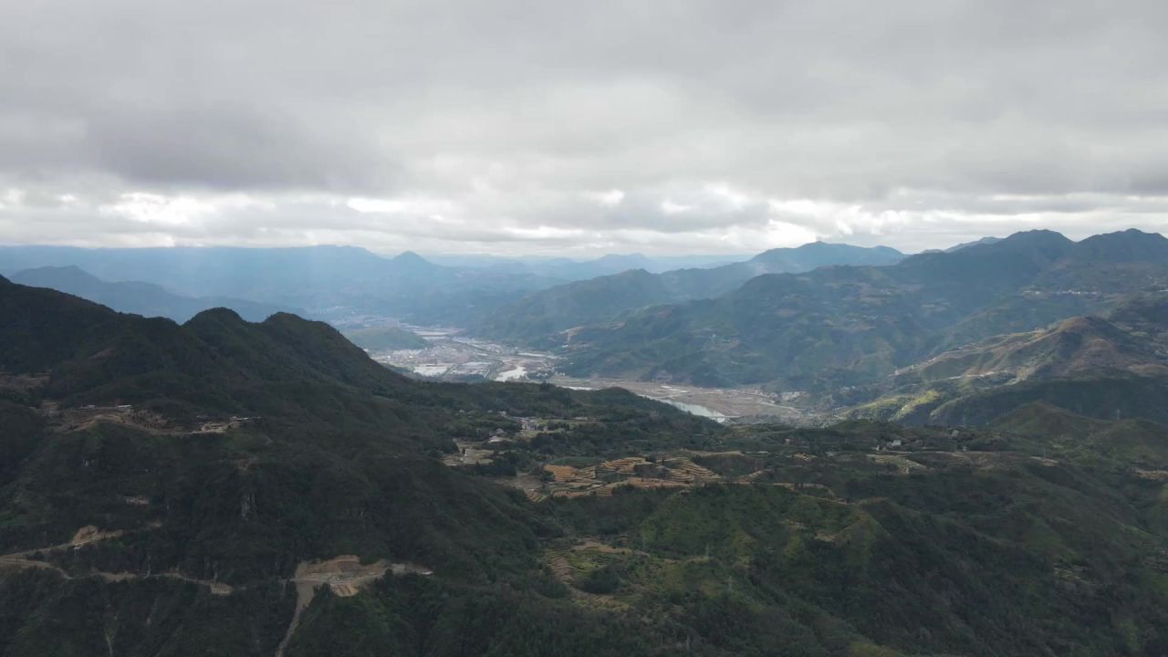航拍-自然-穿云-阴天-风景-山川 4
