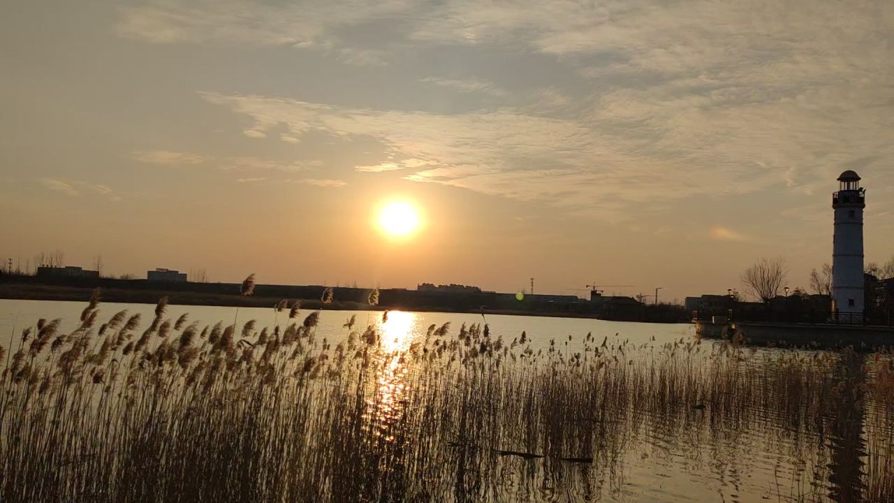 湖景夕阳