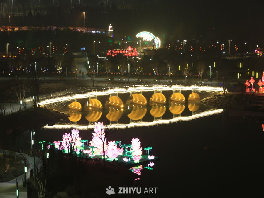 夜景中的花灯与桥