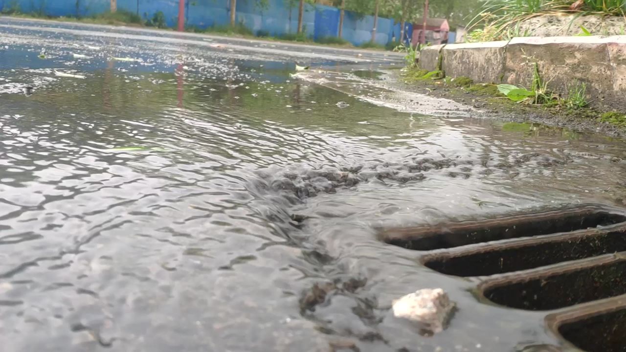 雨水流入下水道 雨水