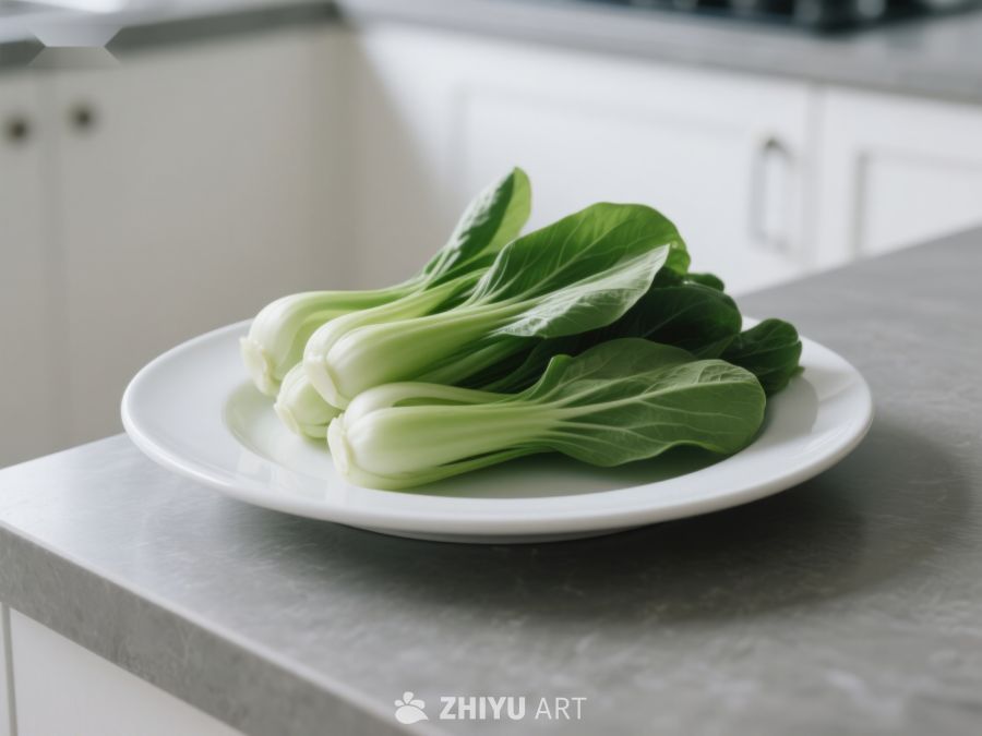 新鲜青菜置于白色盘中 487