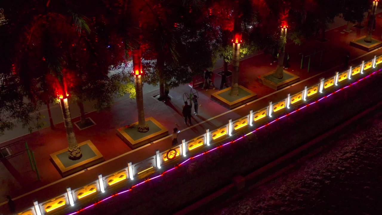 夜色中的城市画卷