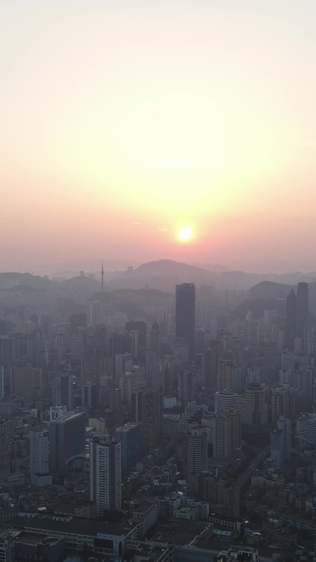 城市日出的宁静之美