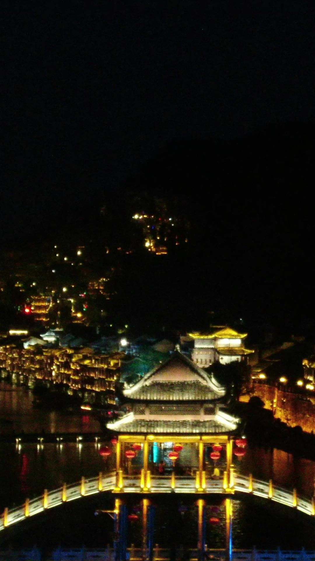 旅游景区湖南湘西凤凰古城夜景竖屏航拍