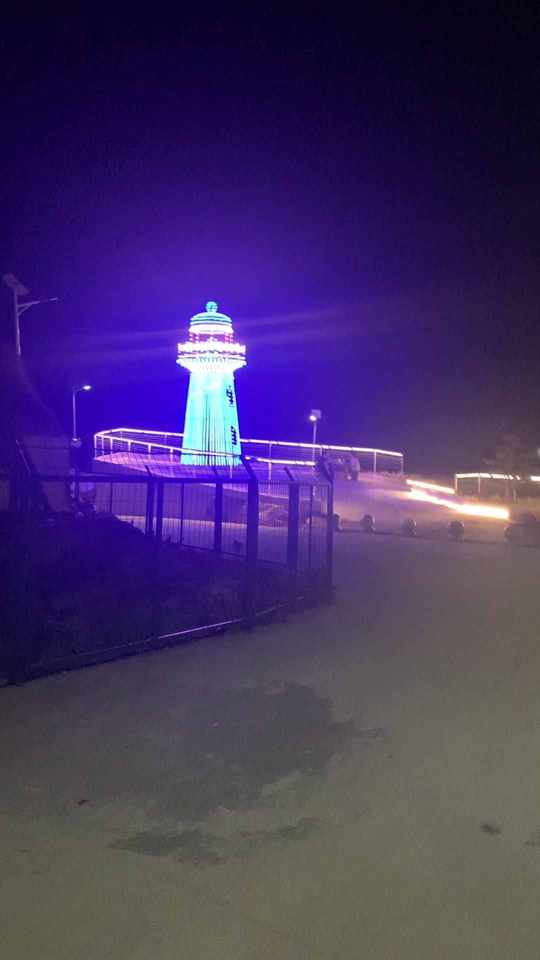 发光变色的灯塔