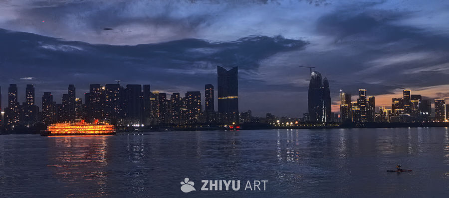 城市的天际线规律错落