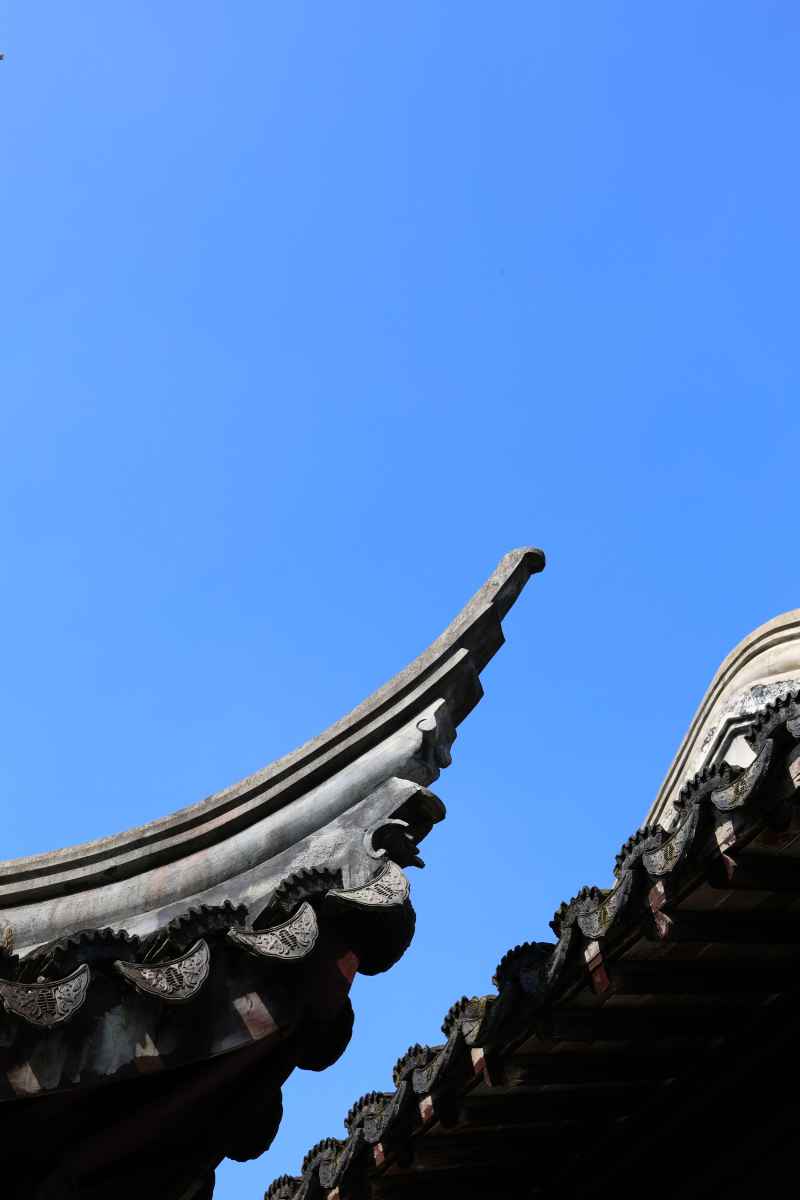 屋檐上的晴空